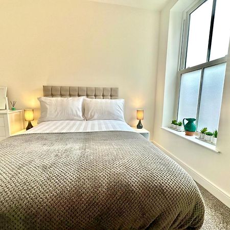 풀 Contemporary Charm By The Quay With Garden 아파트 외부 사진