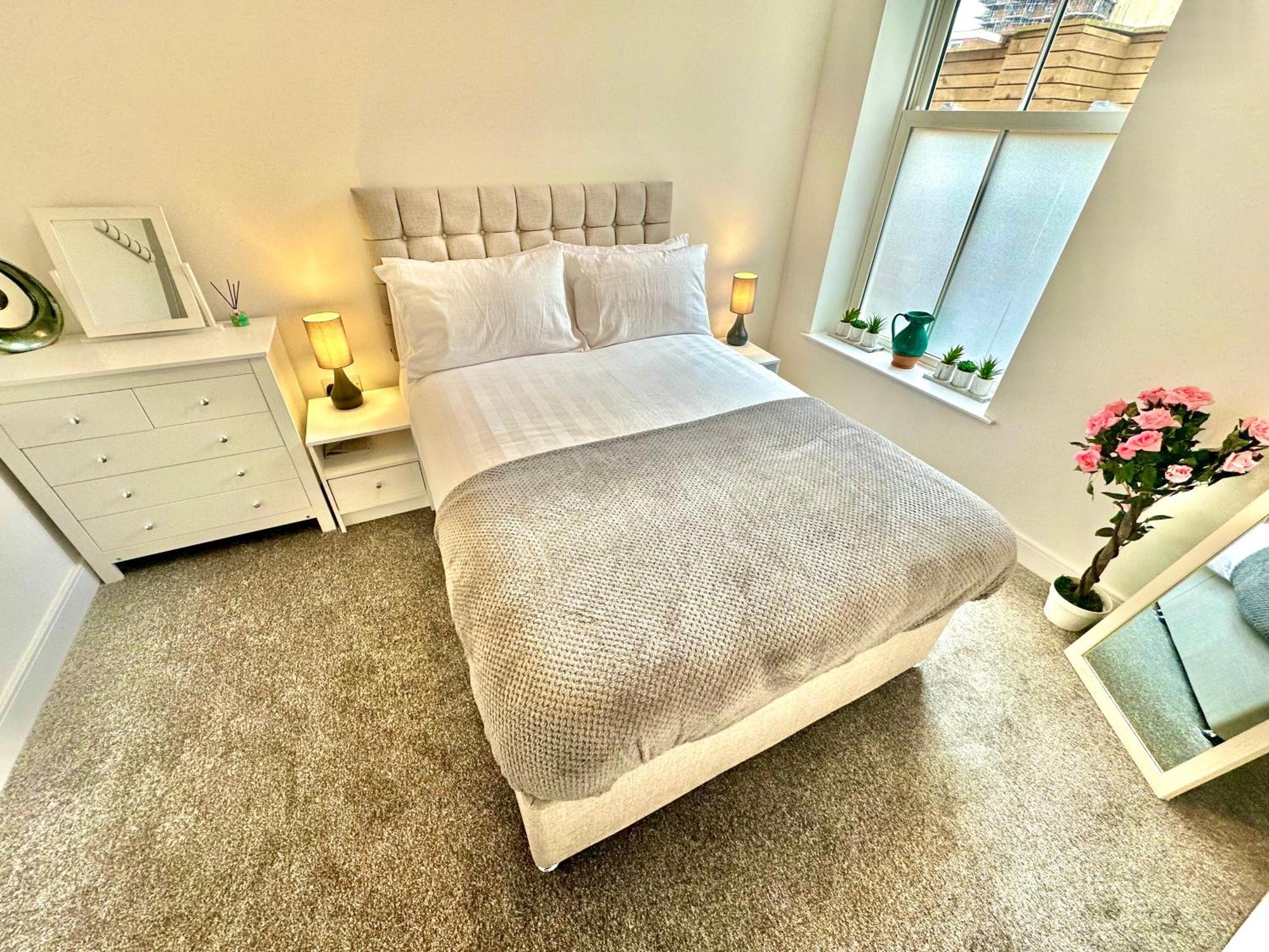 풀 Contemporary Charm By The Quay With Garden 아파트 외부 사진